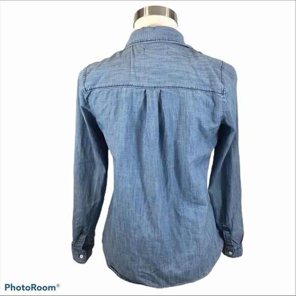 Old Navy Classic Medium Wash Chambray Button Down - Picture 6 of 11